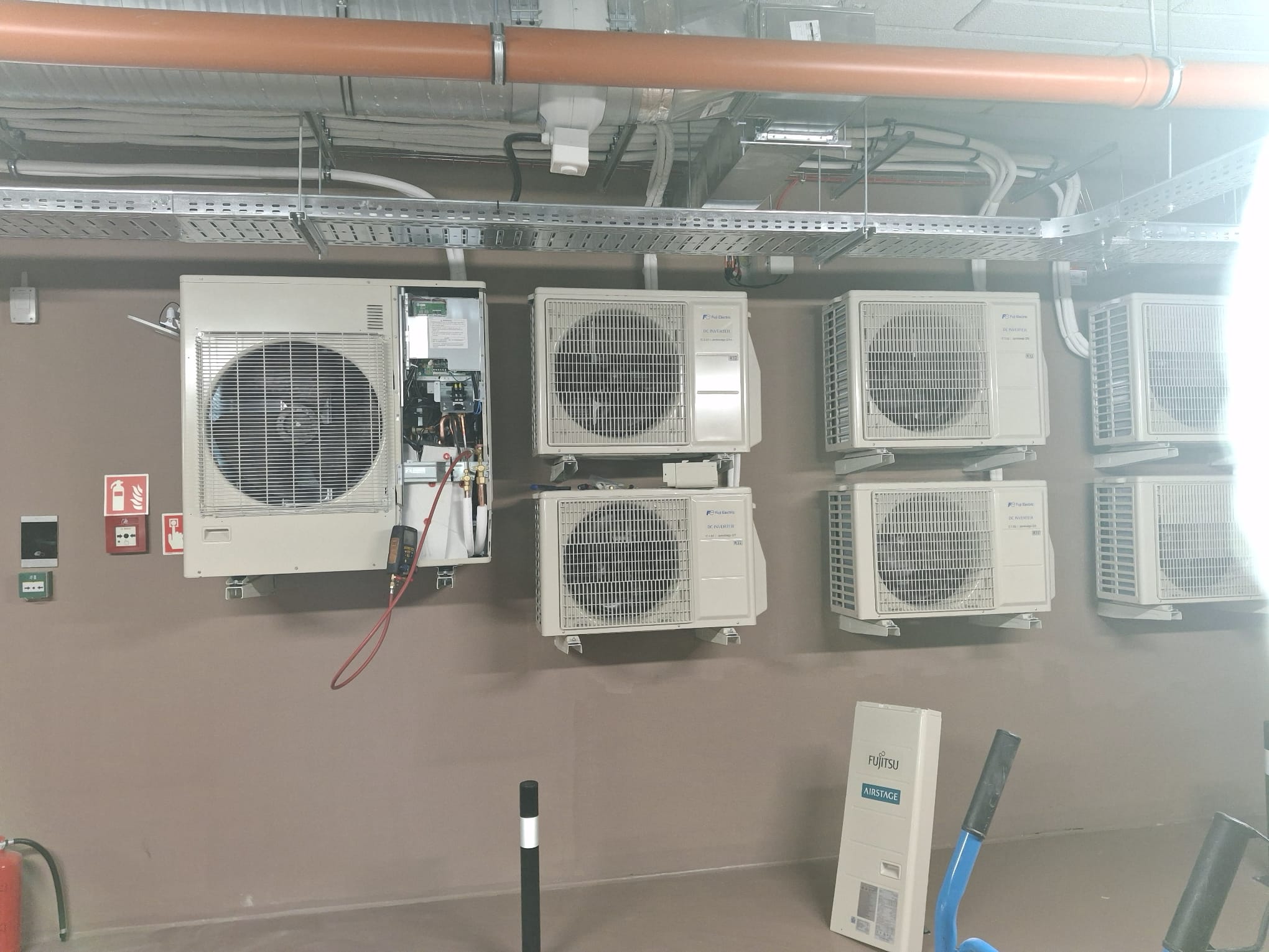 Układ klimatyzacji VRF Fujitsu w lokalu usługowym