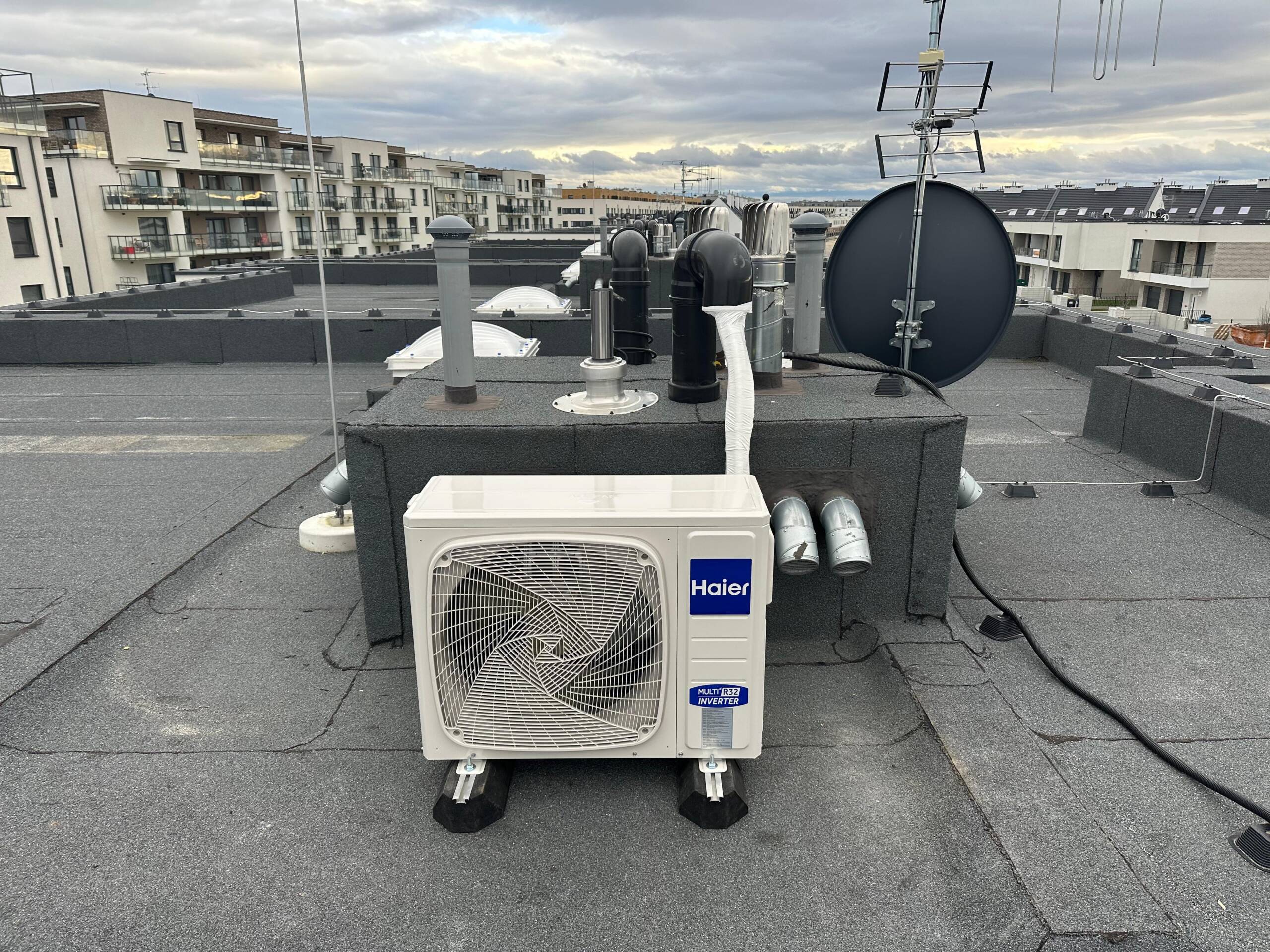 Układ klimatyzacji MultiSplit Haier w domu szeregowym